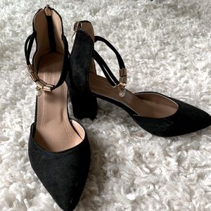 Black heals with pear accent- Size 7.5/8